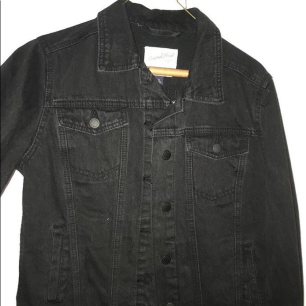 Super cute Black denim jacket !